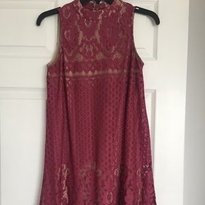 Mock-neck sleeveless lace overlay dress